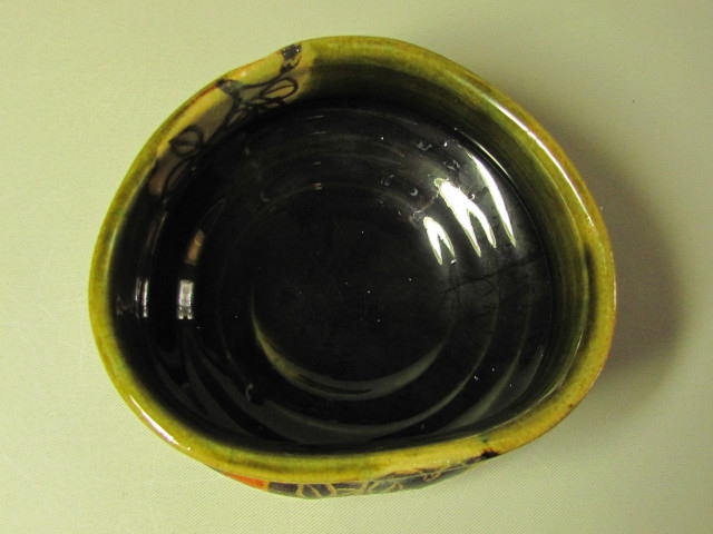 織部夕彩茶碗(萩文)の見込み